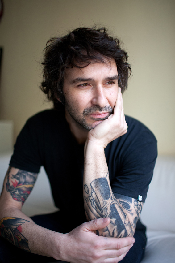 Bertrand Grave. Biografía.